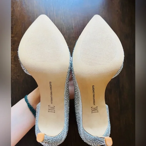 Women's Embellished Pointed Toe Pumps​ - Picture 4 of 5